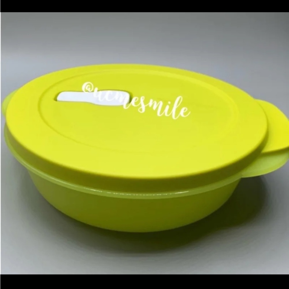 Tupperware CrystalWave Round Divided Container Set - Picture 3 of 6